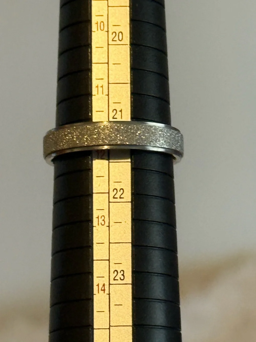 Silver Glitter Sparkle Textured Band Ring Size 11.5 / 12 Minimalist Chic⁠